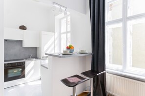 ثلاجة، فرن، ماكينة لصنع القهوة/الشاي، غلّاية كهربائية