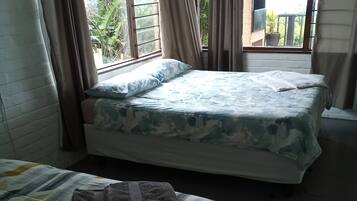 4 bedrooms, bed sheets