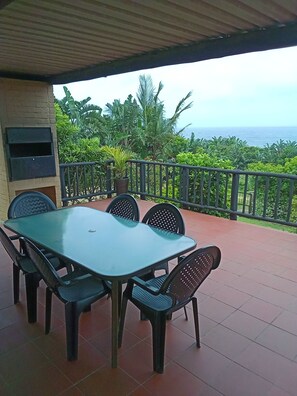 Outdoor dining - Tranquil Ocean View (Port Shepstone)