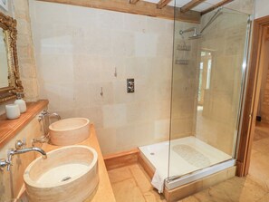 Shower - Rookery Hall (Broadway)
