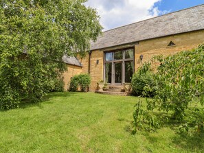 Cottage | Interior - Rookery Hall (Broadway)