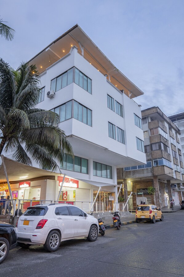 Front of property - PLAZAMAR PACIFICO HOTEL (Buenaventura)