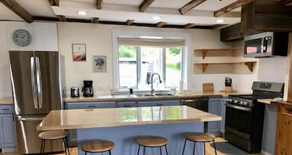 The Farmhouse - 15 minutes from Colgate