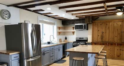 The Farmhouse - 15 minutes from Colgate