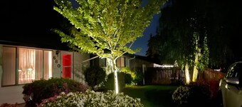 Charming single level updated home~Centrally located