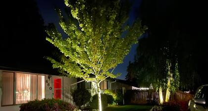 Charming single level updated home~Centrally located