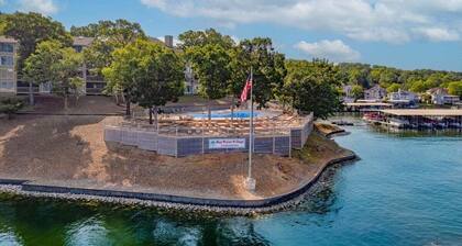 Lake Views, Lakefront Pool, Great Location!