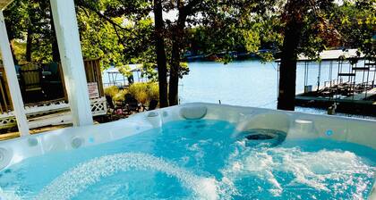 Amazing Lake Experiences! Private Hot Tub, Aamazing Dock, Firepit & Two Layers of Decks