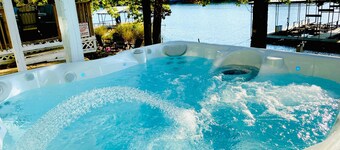 Amazing Lake Experiences! Private Hot Tub, Aamazing Dock, Firepit & Two Layers of Decks