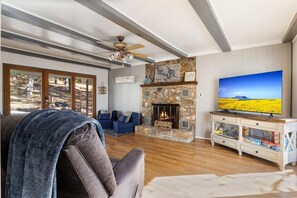 Smart TV, video games