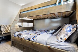 4 bedrooms, iron/ironing board, free WiFi, bed sheets