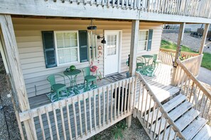 Outdoor dining - Perfect for Bachelor-Bachelorettes & Friend Groups! (Osage Beach)