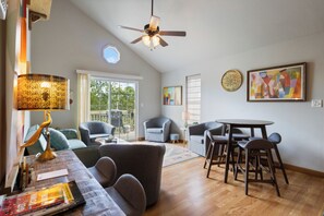 Smart TV - Perfect for Bachelor-Bachelorettes & Friend Groups! (Osage Beach)