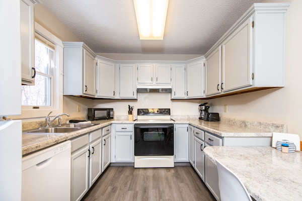 Frigorífic, microones, forn i placa de cuina