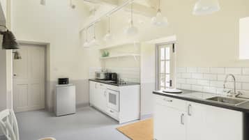 Cottage, Private Bathroom (Coach House) | Shared kitchen