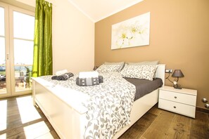 3 chambres, coffres-forts dans les chambres, fer et planche à repasser