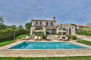 Piscine extérieure