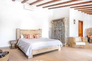 4 slaapkamers, een strijkplank/strijkijzer, wifi, beddengoed