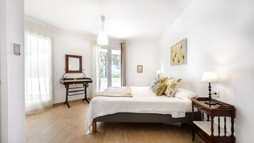 4 slaapkamers, een strijkplank/strijkijzer, wifi, beddengoed