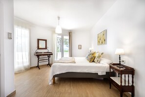 4 dormitorios, tabla de planchar con plancha, wifi y ropa de cama