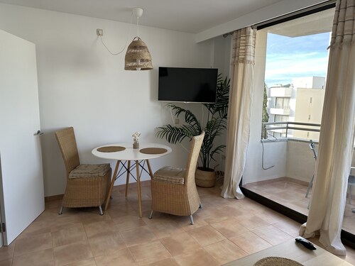 Bel appartement avec vue sur la mer latérale - Plage / piéton 