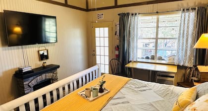 King Size Bed Suite Closest to First Monday Trade Days