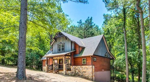 Arcade Table | Fire Pit | Outdoor TV | Hot Tub
