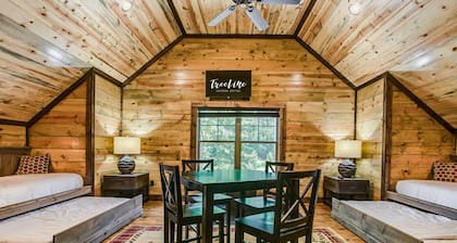 Arcade Table | Fire Pit | Outdoor TV | Hot Tub