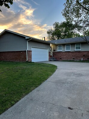 Exterior - Centrally located Brookside Home (Tulsa)