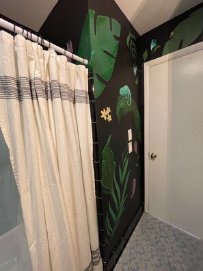 Combined shower/tub, hair dryer, towels, soap