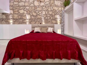 1 chambre, fer et planche Ă repasser