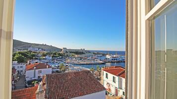 Rom – deluxe, sjøutsikt | Minibarvarer (inkludert), individuelt dekorert og wi-fi (inkludert)