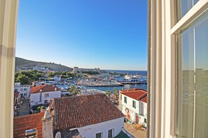 豪華客房, 海景 | 免費迷你吧物品、獨特裝潢、免費無線上網、床單