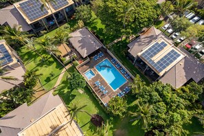 Outdoor pool, a heated pool - Steps to the beach! Close to everything  (Kihei)