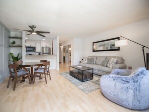 Smart TV, stereo - Steps to the beach! Close to everything  (Kihei)