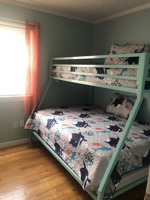4 bedrooms, iron/ironing board, free WiFi, bed sheets - Beach, Please! (Kill Devil Hills)