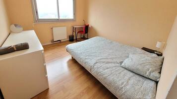 4 Schlafzimmer, Schreibtisch, Reisekinderbett, kostenloses WLAN