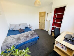 3 bedrooms, desk, iron/ironing board, travel crib