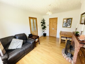 Smart TV, fireplace, books, stereo