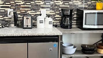 冰箱、微波炉、炉灶、茶具/咖啡用具