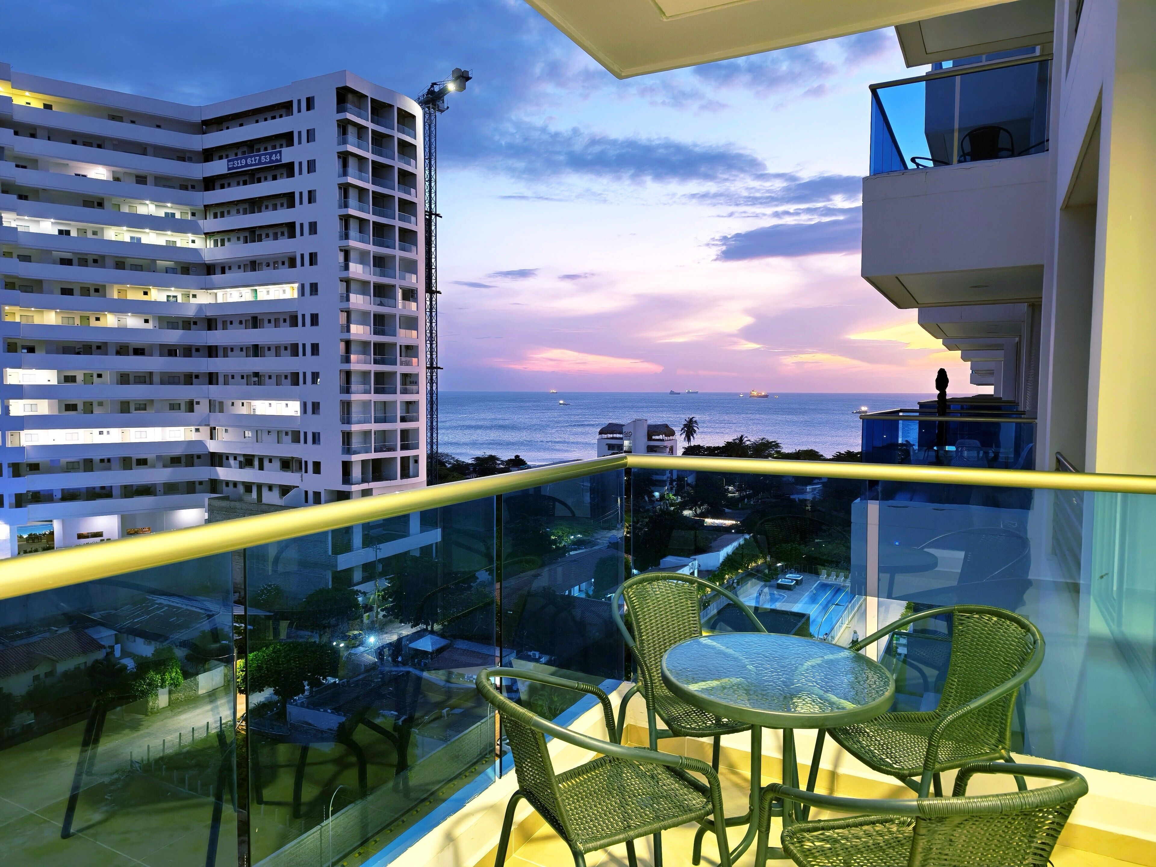 Classic Apartment | Balcony