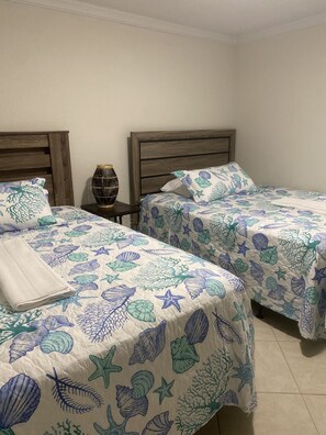 3 bedrooms, in-room safe, desk, iron/ironing board