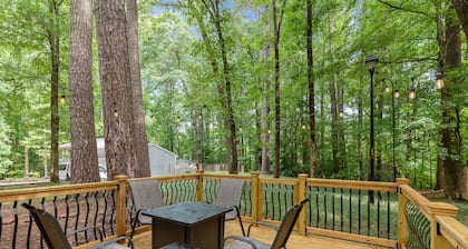 Peaceful Raleigh Retreat! Deck & Fire Pit, Wooded Lot, 5 min to 540
