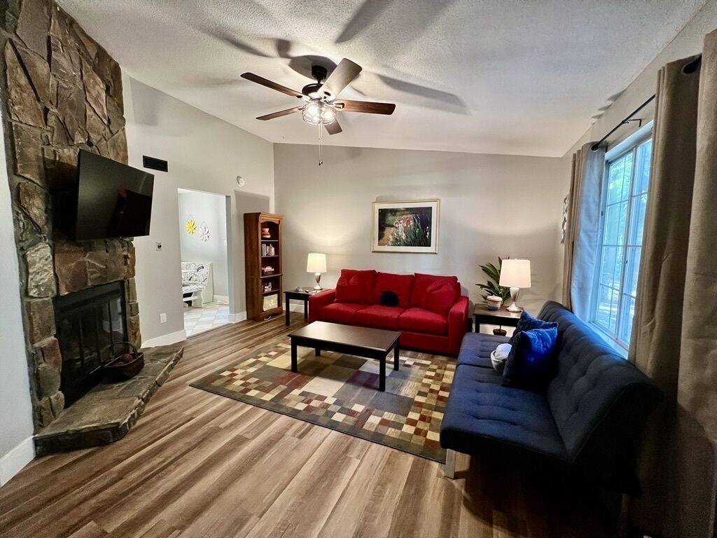 Peaceful, newly renovated home near 540!