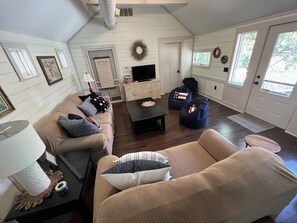 Smart TV, fireplace