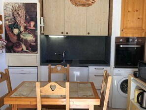 Frigorifero, microonde, forno, lavastoviglie