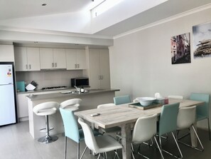Dining - D129 West Footscray Lodge (West Footscray)