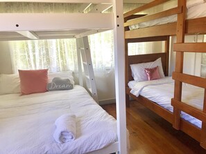 6 bedrooms, iron/ironing board, WiFi, bed sheets - D129 West Footscray Lodge (West Footscray)