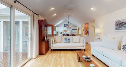 Dog-friendly cape home with Wifi, deck, grill, fireplace, & outdoor shower