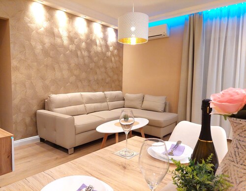 Zagreb4you Apartments, free parking, great location, right next to Arena Zagreb.